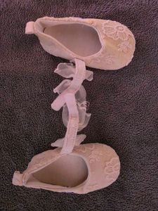 Floral Offwhite Lace Embroidered Shoes Free