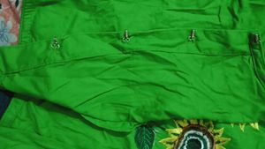 💚 Green Embroidery Blouse