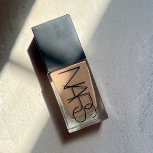 NARS Light Reflecting Foundation