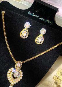 Vintage Pearl Necklace &amp; Earring Set