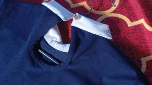 New Nevy Blue Collar T-Shirt Top 🥰