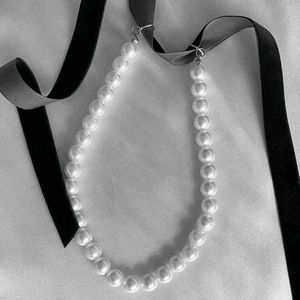 Pearl Ribbon Choker