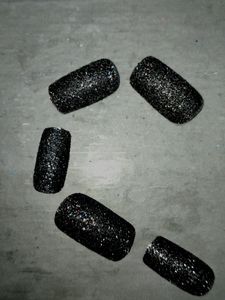 Set Of 1 Black Glitter Nails