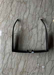 Sleek Black Retro Sunglasses