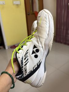 Yonex SHB 65 Power Cushion, White Tiger ✨