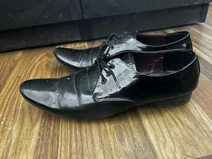 Black Shiny Formal Shoes For Outfits