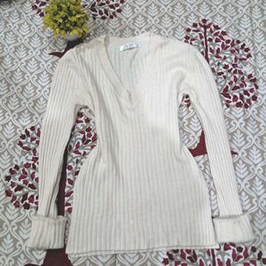 Ribbed V-Neck Knitted Top