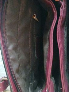 Burgundy Structured Shoulderbag
