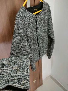 Chic Tweed Jacket 🧥