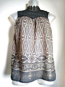 Size Small Elegant Lace Top