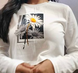 Daisy Graphic Tee