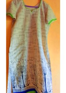 ✌🏼4 pieces ✌🏼Red Paisley Kurta 👗