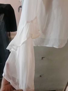 plain white long sleeves top
