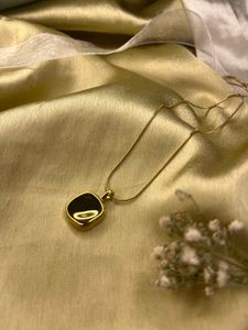 Gold Pendant Necklace