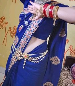 New Saree h Ak Bar Phany. Bus