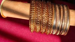 Add Touch of Timeless Elegance to Your Hands: