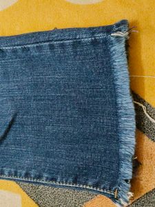 Distressed Cropped Jeans