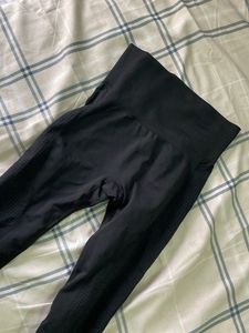 Urbanic Scrunch Butt Leggings