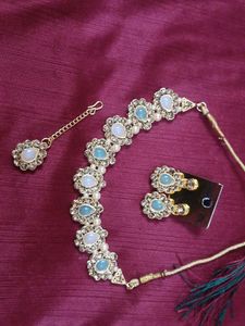 Elegant Necklace &amp; Earrings Set