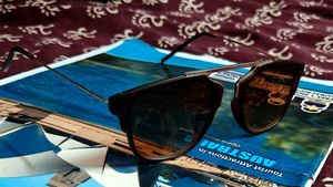 SUNGLASSES