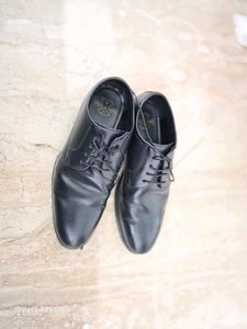 Red Tape Formal Shoe