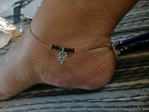 Black Bead Flower Anklet