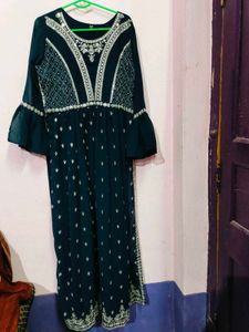 Nayra Cut Suit With Dupatta