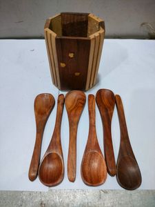 6 Wooden Spoons With Stand