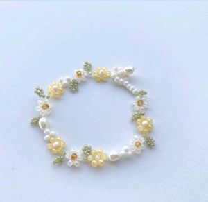 Floral Beaded Bracelet💛🧡
