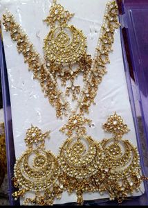 Kundan Jewelry Set