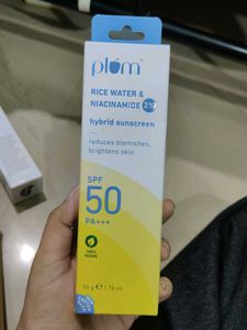 Plum Rice Water & Niacinamide 2% Hybrid Sunscreen