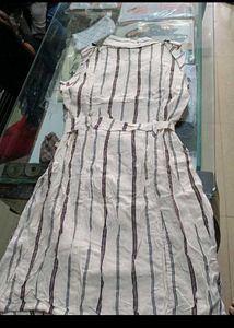 New Korean White Collar Dress With Black Strip