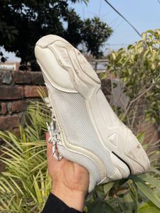 white shooes also fit for uk 6