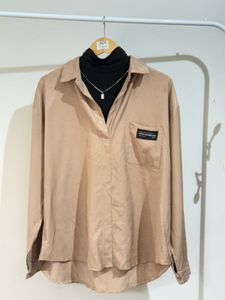Loose Fitted Shirt With a Chain