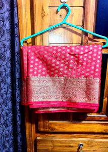 😍Elegant Red & Gold Saree