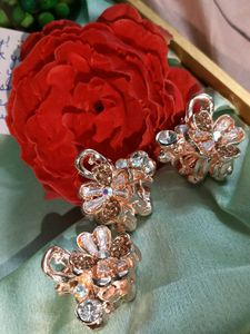 Gold tone Floral Hair Claw Clips