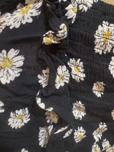 Jennyfer “Don’t Call Me” Floral Ruched Crop Top