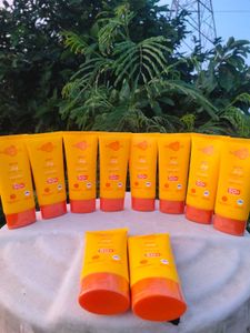 Aqualogica 80g Glow 🌟 Dewy Sunscreen ✨