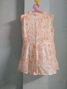 Floral Sleeveless Top And Legging Set.