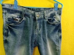 Women Damage Jeans.