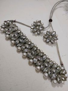 Glittering Necklaces Set Of Choker With Earrings