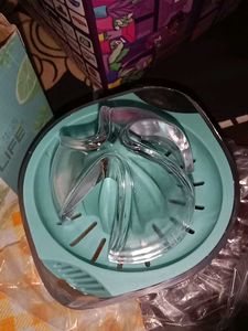 (Urgent Sell)New Citrus Juicer In Blue Colour