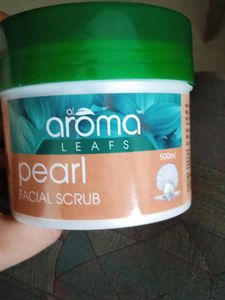 Aroma Leafs Pearl Facial Scrub