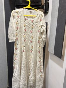 Elegant Floral Embroidered Kurta