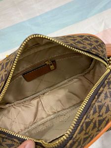 MK BRADSHAW MEDIUMCAMERA CROSS BODY BAG*