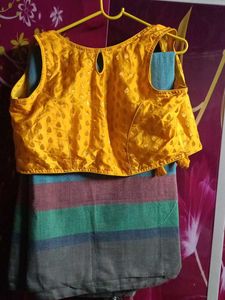 saree with sleeveless blouse