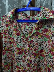 T.U Floral Top, Size Fit 50 Bust