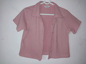 Textured pink cropped top & ribbed white shirt