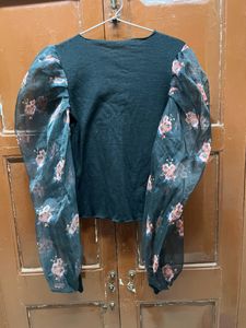 Black Balloon Sleeve Top