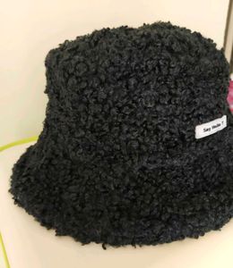 Black Fluffy Bucket Hat 10/10